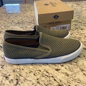 Sperry size 6 olive.